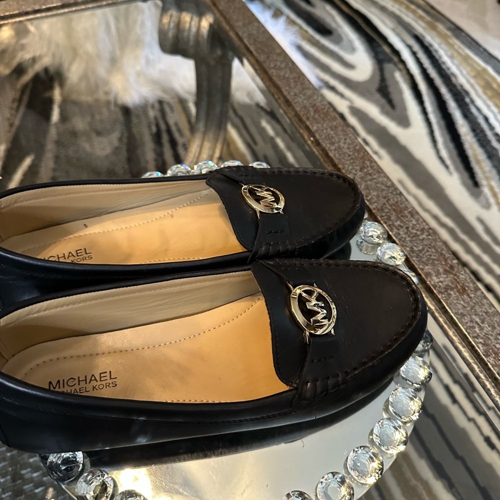 ☄️Michael Kors Black Leather Loafers with Gold Accent ❗️ - Picture 2 of 5